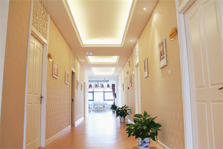 西安年華永駐醫(yī)療美容診所_醫(yī)院走廊