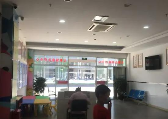 西安光彩明天兒童眼科醫(yī)院_醫(yī)院環(huán)境