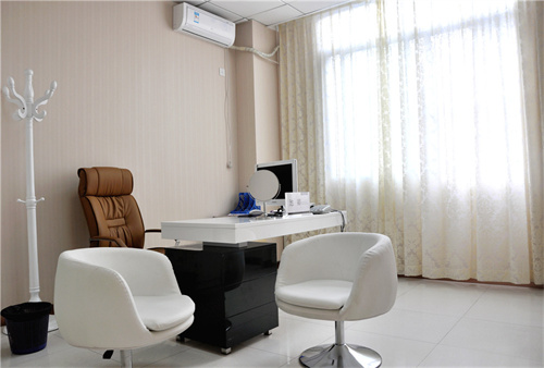 武漢新時尚醫(yī)學整形美容門診部_咨詢室