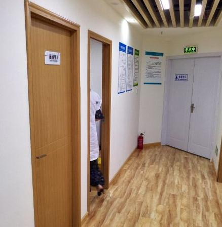 武漢明亮醫(yī)療美容診所_醫(yī)院走廊