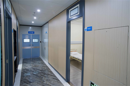 武漢領(lǐng)秀醫(yī)療美容門診部_走廊