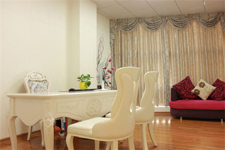 武漢雷建波醫(yī)療美容診所_咨詢室