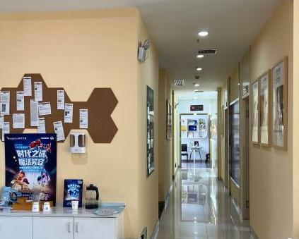 武漢大眾口腔門診部_醫(yī)院走廊