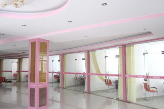 梧州瑪麗婭婦產(chǎn)醫(yī)院醫(yī)療美容科_走廊