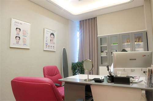 無(wú)錫萊芙氏醫(yī)療美容門診部_面診室