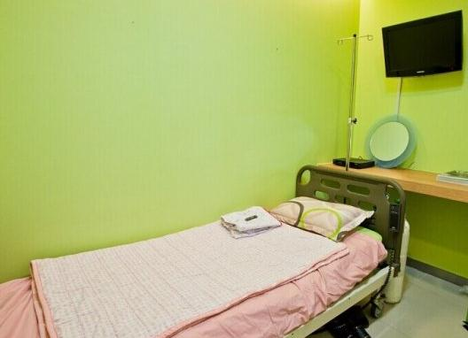 烏魯木齊藥業(yè)集團(tuán)附屬醫(yī)院毛發(fā)種植科_觀察室