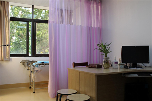 烏魯木齊金太平洋醫(yī)療美容門診部_咨詢室