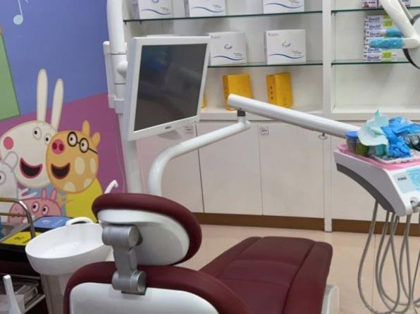 溫嶺牙博士口腔門(mén)診部_治療室