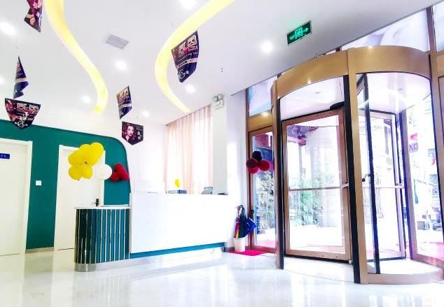 濰坊臻美醫(yī)療美容門(mén)診部_醫(yī)院大門(mén)