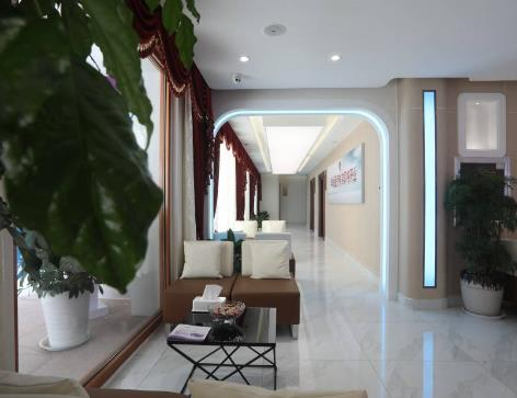 威海華怡醫(yī)療美容門診部_走廊