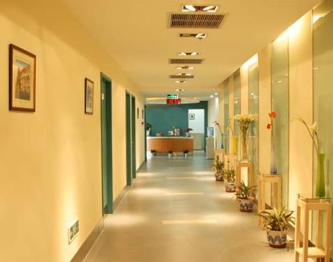 銅陵黃雷醫(yī)療美容診所_走廊
