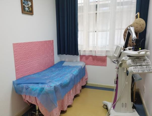 天津時(shí)光整形美容門(mén)診部_治療室