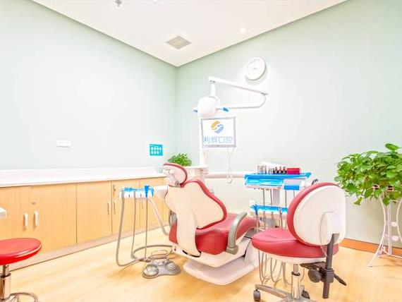 天津利輝口腔門診部_治療室