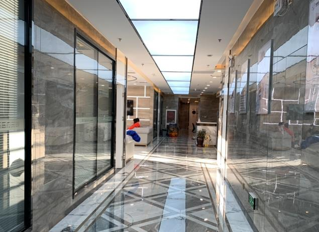 天津愛薇醫(yī)療美容門診部_醫(yī)院走廊