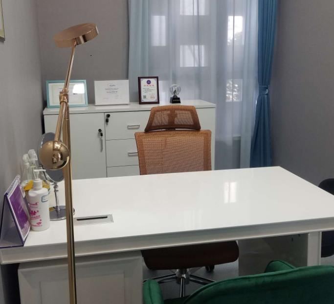 天津艾琳格醫(yī)療美容診所_咨詢室