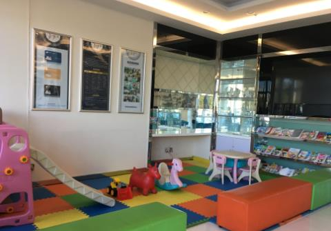 唐山英卓口腔醫(yī)院_兒童游樂區(qū)