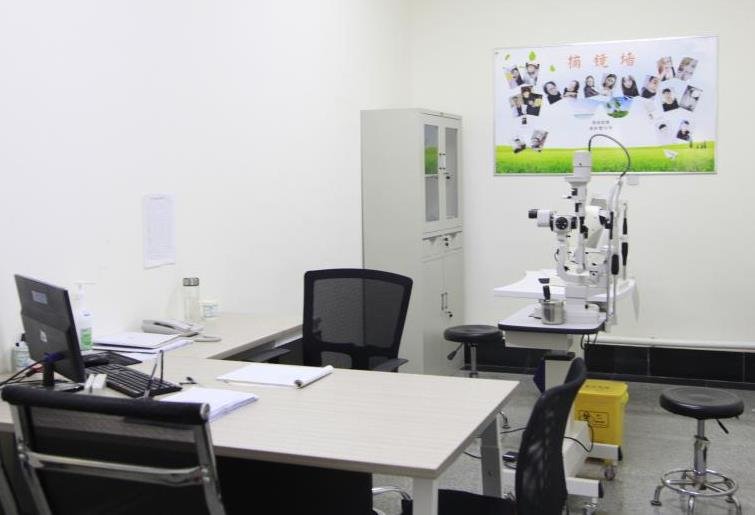 滕州倉溝眼科醫(yī)院_咨詢室