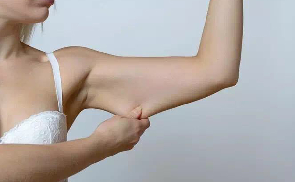 蝴蝶臂是什么原因造成的?怎么減有效?