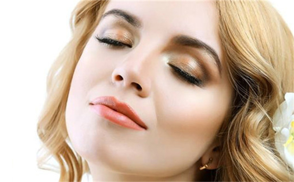 自體脂肪填充后忌諱什么？自體脂肪填充面部多久恢復(fù)自然？
