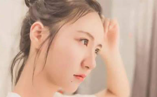 假體隆下巴多久能消腫？