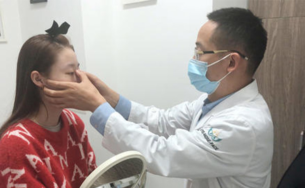 不用做手術(shù)，三個動作輕松大臉變小臉