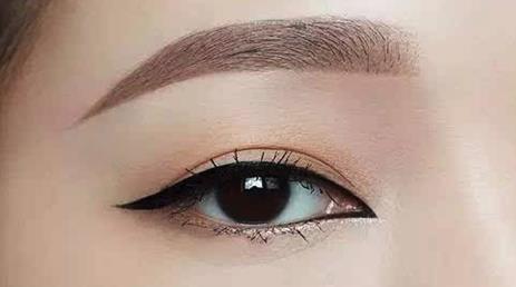 水泡眼是怎么形成的？